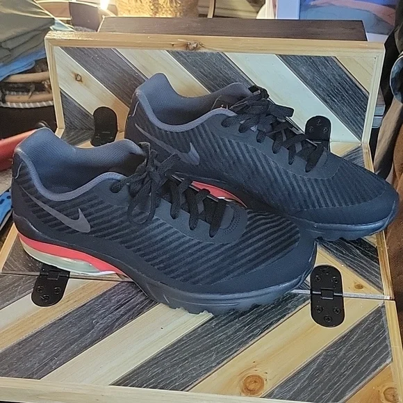 Nike | Shoes | Used Only One Time Mens Nike Air Max Invigor  display picture 2